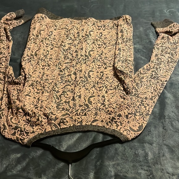 Maurice’s Top - Picture 6 of 7